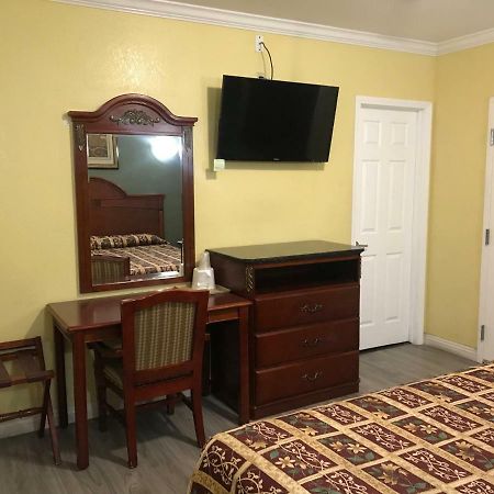 Colony Inn Motel Беллфлавер Екстер'єр фото